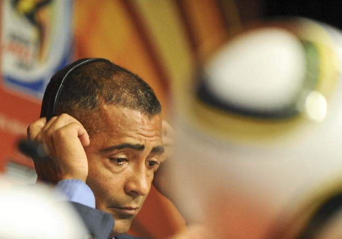 Rom&aacute;rio v&ecirc; obriga&ccedil;&atilde;o de t&iacute;tulo do Brasil em 2014