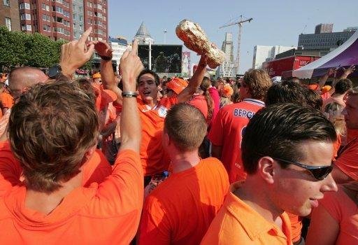 Cem mil pessoas se re&uacute;nem em Amsterd&atilde; para assistir &agrave; final