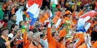 Holandeses ganham duelo e são maioria no Soccer City