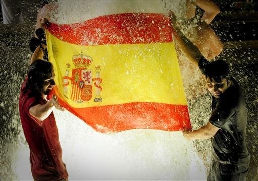 No centro de Madri, torcedores fizeram a festa ap&oacute;s vit&oacute;ria da f&uacute;ria