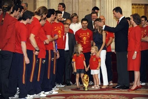 Sele&ccedil;&atilde;o espanhola &eacute; recebida pelo rei Juan Carlos