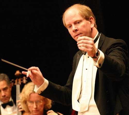 Manfredo Schmiedt rege o concerto