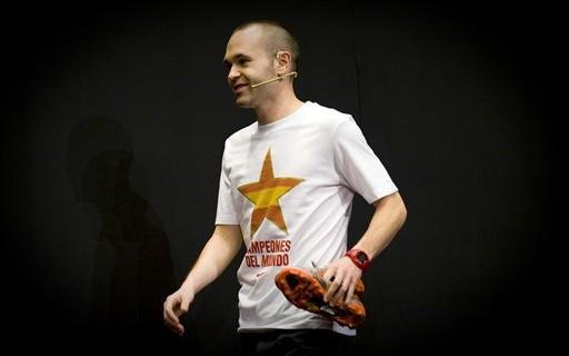 Iniesta diz que Espanha recome&ccedil;ar&aacute; do zero