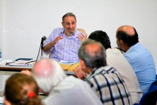 Fidel aparece em p&uacute;blico um dia depois de dar entrevista &agrave; televis&atilde;o