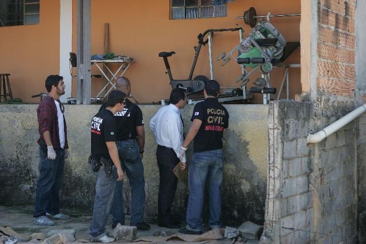 Pol&iacute;cia conclui buscas e n&atilde;o encontra material humano de Eliza 