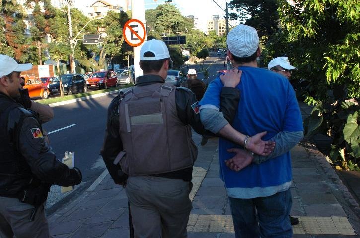 Homem foi encaminhado &agrave; Delegacia de Delitos de Tr&acirc;nsito 