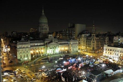 Argentina &eacute; o primeiro pa&iacute;s da Am&eacute;rica Latina a aprovar a uni&atilde;o homossexual