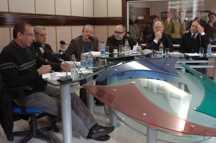 Sem grandes embates, candidatos ao Piratini realizam debate na R&aacute;dio Gua&iacute;ba