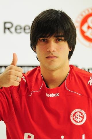 Inter apresenta zagueiro Dalton