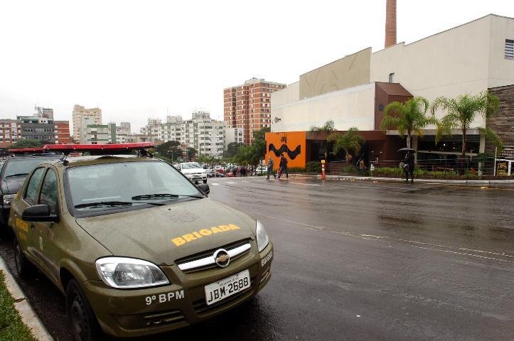 Joalheria &eacute; assaltada no Shopping Total