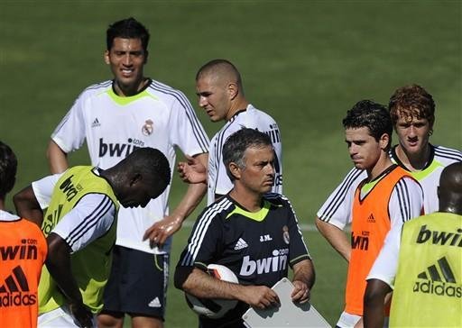 Manuel Pellegrini critica Real Madrid, que agora tem Mourinho no comando