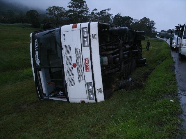 V&iacute;timas de acidente na freeway recebem alta