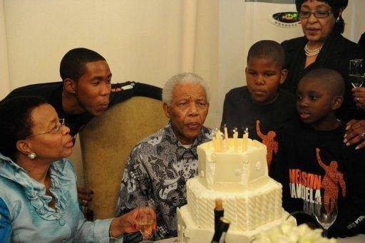 Mandela celebra seus 92 anos em meio a homenagens internacionais