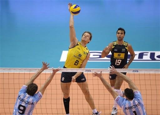 Brasil bate Argentina na Liga Mundial de V&ocirc;lei