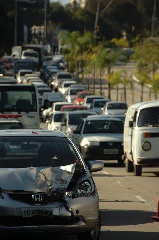Acidente envolveu outros cinco carros