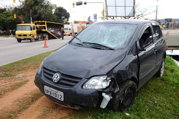 Homem fica ferido em colis&atilde;o em Porto Alegre