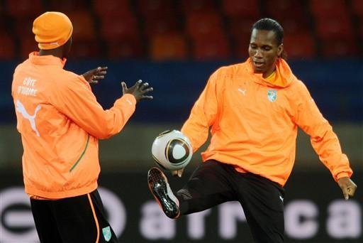 Drogba sofre cirurgia e deve retornar em tr&ecirc;s semanas