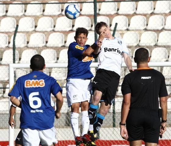 Gr&ecirc;mio enfrenta o Cruzeiro em Minas Gerais