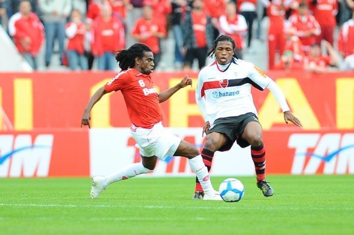 Taison marcou o &uacute;nico gol na vit&oacute;ria do Inter sobre o Flamengo