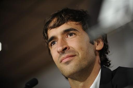 Ra&uacute;l confirma sa&iacute;da e se despede do Real Madrid