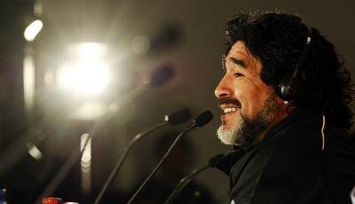 Maradona faz exig&ecirc;ncias para seguir na Argentina