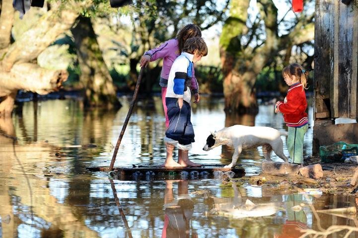 Algumas &aacute;rea ribeirinhas seguem alagadas