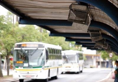 EPTC gasta R$ 90 mil por m&ecirc;s no conserto de paradas de &ocirc;nibus