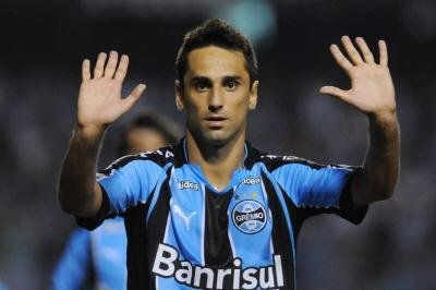 Jonas deve receber multa da diretoria do Gr&ecirc;mio