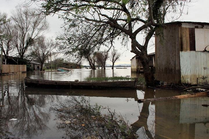 &Aacute;gua ainda n&atilde;o baixou o suficiente para a limpeza das casas