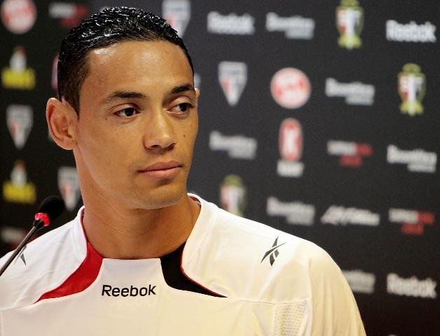 Ricardo Oliveira estar&aacute; no banco de reservas do S&atilde;o Paulo