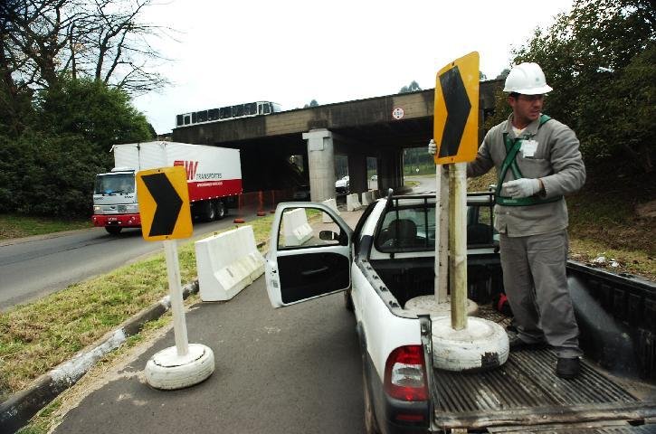 Obras interrompem tr&aacute;fego no km 260 da BR-116