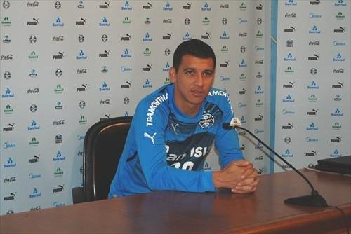Ozeia diz que Gre-Nal d&aacute; &acirc;nimo para jogar
