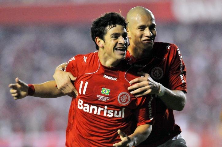 Giuliano festeja boa fase no Inter 