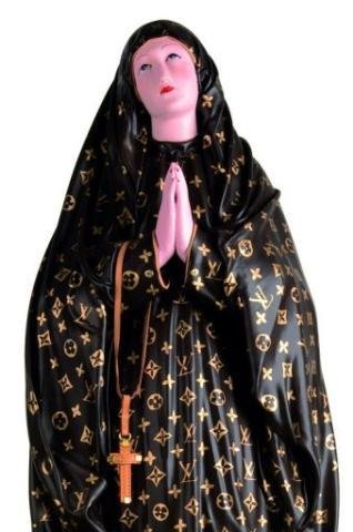 Virgem Maria usa Louis Vuitton