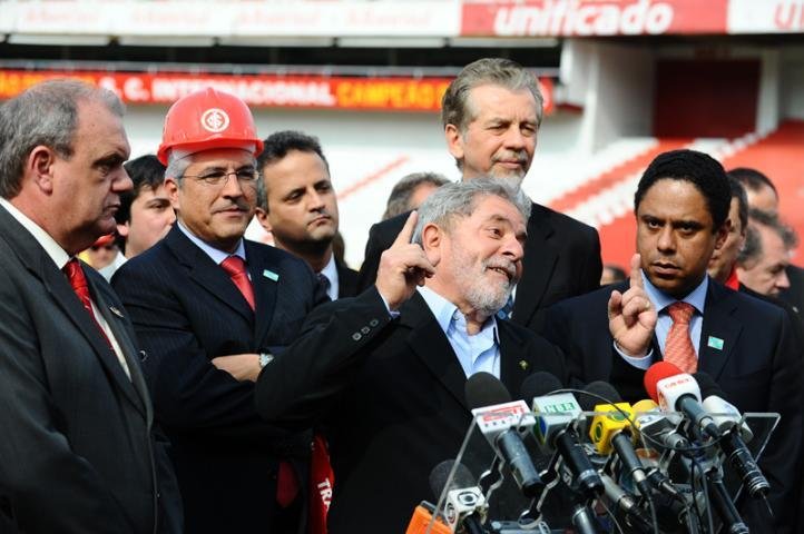 Lula inaugura come&ccedil;o das obras no Beira-Rio para 2014