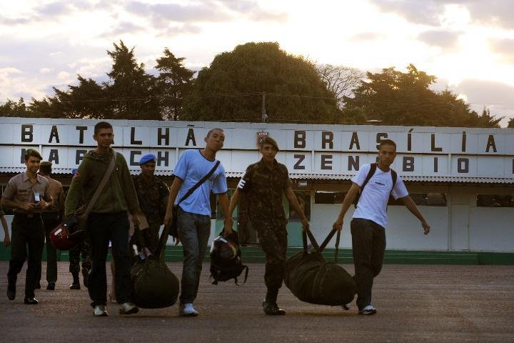Militares que atuaram no Haiti voltam para Bras&iacute;lia