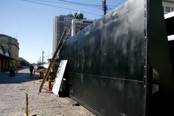 Prefeitura inaugura comporta hidr&aacute;ulica no Muro da Mau&aacute;