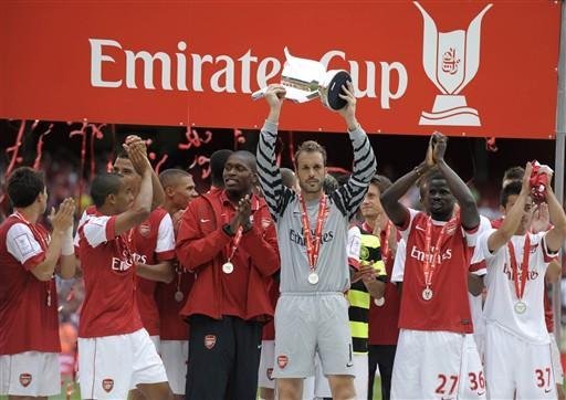 Arsenal vence e fatura torneio em Londres