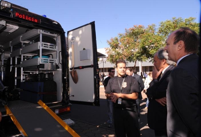 PF mostra novo rob&ocirc; antibomba que usar&aacute; na Copa de 2014