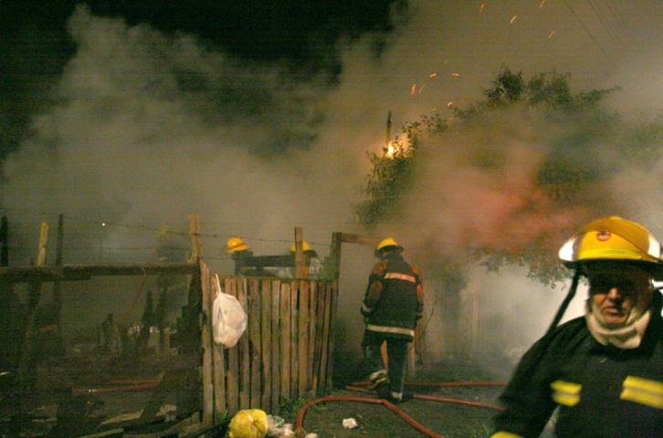 Inc&ecirc;ndio em Rio Grande mata duas crian&ccedil;as e fere oito pessoas
