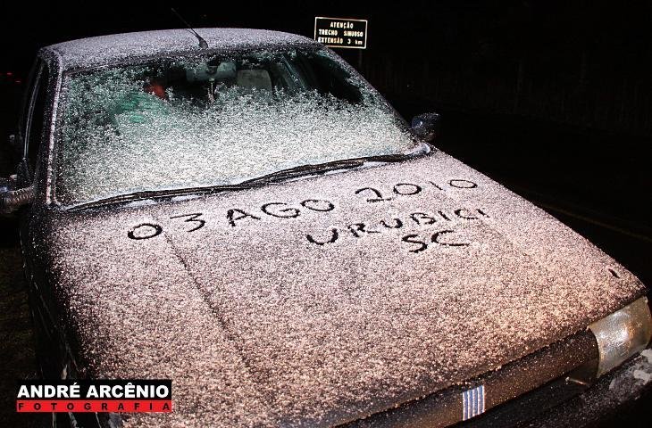 Em Santa Catarina, tamb&eacute;m houve registro de neve