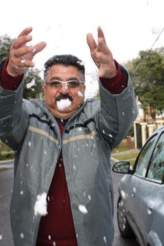 Popula&ccedil;&atilde;o aproveitou para brincar com a neve