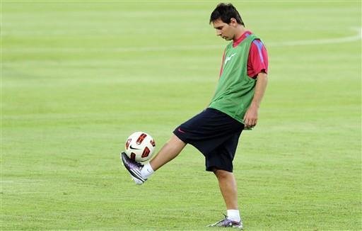 Messi diz que preferia a perman&ecirc;ncia de Maradona na sele&ccedil;&atilde;o argentina