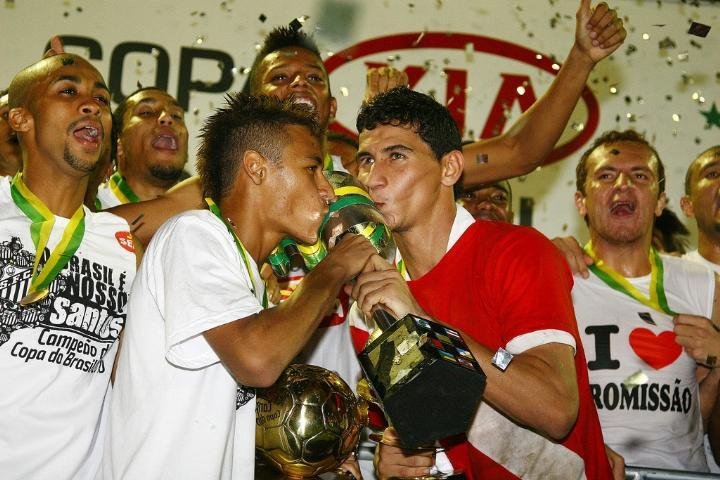 Ap&oacute;s t&iacute;tulo, Santos mira Libertadores e elenco forte
