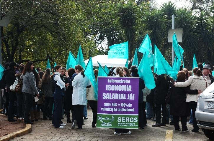 Mais de 200 enfermeiros do Hospital Concei&ccedil;&atilde;o paralisam atividades por uma hora