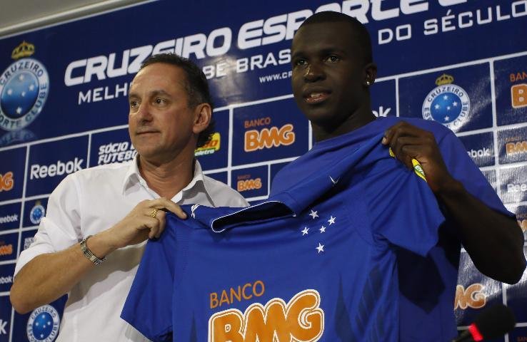 Jones quer agradar a torcida em retorno ao Cruzeiro