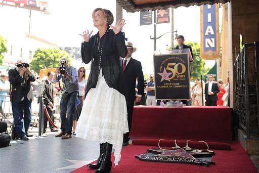 Emma Thompson recebe estrela em Hollywood