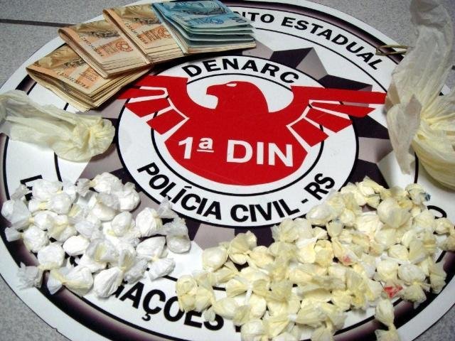 Preso homem que vendia drogas em estacionamento da Capital
