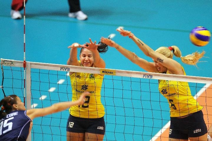 V&ocirc;lei feminino perdeu da It&aacute;lia por 3 sets a 1