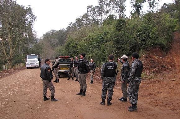 Com fuzis e pistolas, bandidos resistem &agrave; pris&atilde;o em mata fechada do Vale do Taquari